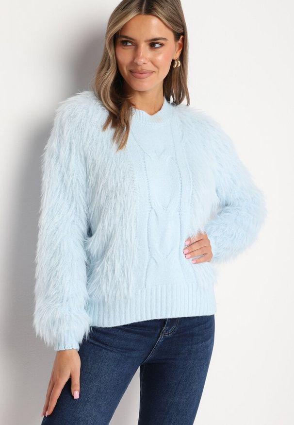 Born2be - Jasnoniebieski Sweter z Długim Włosiem i Dodatkiem Wełny Merithina. Kolor: niebieski. Materiał: wełna. Długość: długie. Styl: klasyczny, elegancki