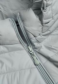 Renee - Jasnozielona Kurtka Przejściowa z Pikowaniem i Odpinanym Kapturem Edielitia. Okazja: na co dzień. Typ kołnierza: kaptur. Kolor: zielony. Materiał: jeans, nylon. Styl: casual #7