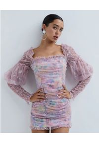 For Love & Lemons - FOR LOVE & LEMONS - Fioletowa sukienka mini Imani. Kolor: różowy, wielokolorowy, fioletowy. Długość rękawa: długi rękaw. Wzór: kwiaty. Długość: mini