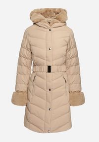 Born2be - Ciemnobeżowa Pikowana Kurtka Zimowa z Paskiem i Futerkowymi Obszyciami z Możliwością Odpięcia Hedirra. Okazja: na co dzień. Kolor: beżowy. Materiał: jeans. Sezon: zima. Styl: casual, elegancki #2