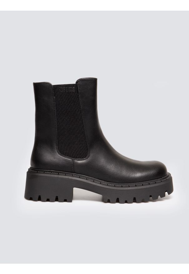 Big-Star - Botki damskie ze skóry ekologicznej czarne OO274167 906. Okazja: na co dzień. Nosek buta: okrągły. Kolor: czarny. Materiał: skóra ekologiczna. Sezon: zima, jesień. Styl: klasyczny, casual, elegancki