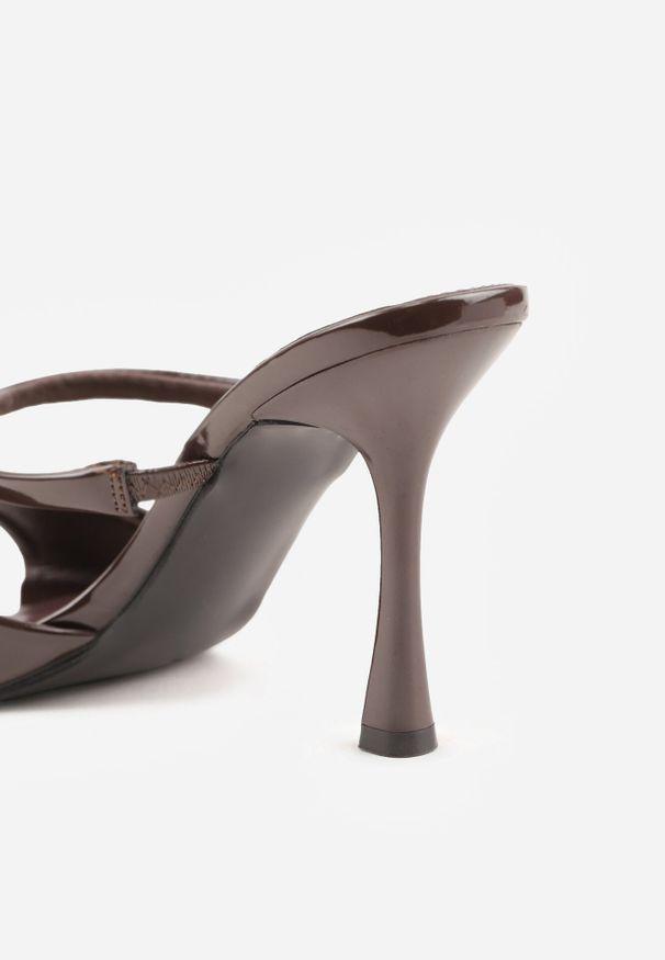 Born2be - Brązowe Klapki na Szpilce z Podwójnym Paskiem i Szpiczastym Noskiem Senrenne. Okazja: na co dzień. Nosek buta: szpiczasty. Kolor: brązowy. Materiał: jeans, satyna, koronka. Wzór: koronka. Obcas: na szpilce. Styl: casual, elegancki