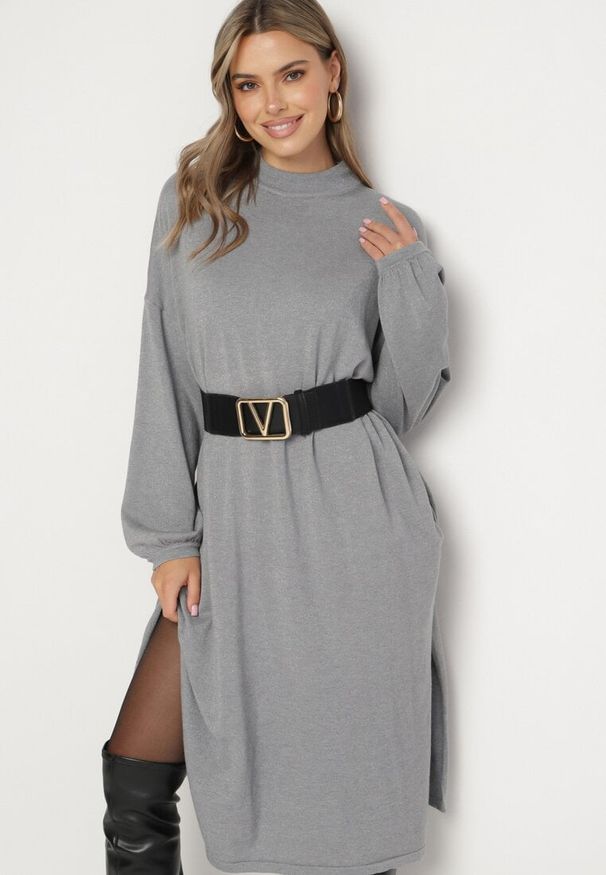 Born2be - Szara Pudełkowa Sukienka z Wiskozą Ozdobiona Metaliczną Nicią Arfalea. Okazja: na co dzień. Kolor: szary. Materiał: wiskoza. Wzór: aplikacja. Typ sukienki: proste. Styl: casual, elegancki