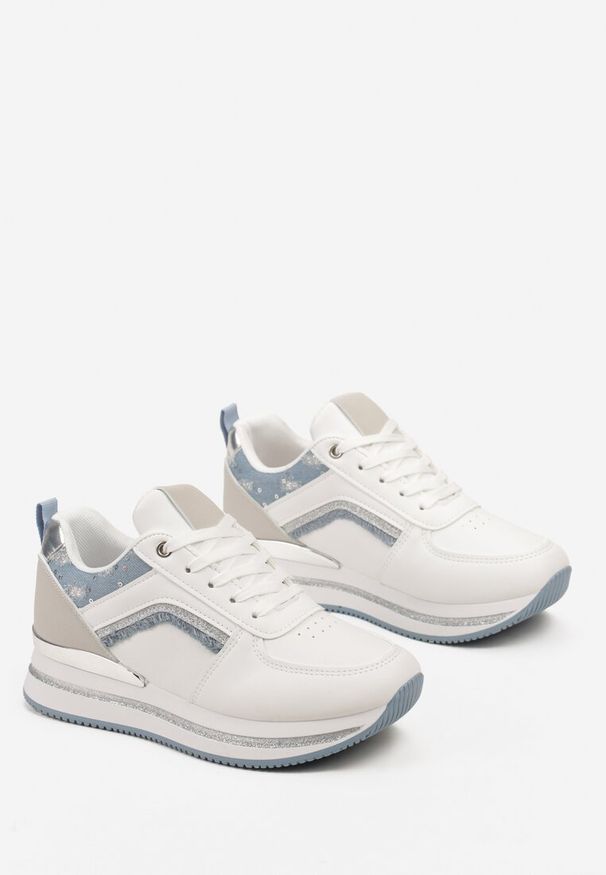 Born2be - Biało-Niebieskie Sneakersy na Podeszwie w Paski Zdobione Brokatem i Cekinami Sellani. Zapięcie: pasek. Kolor: biały. Wzór: aplikacja, paski. Obcas: na obcasie. Wysokość obcasa: niski