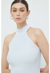 Guess top damski kolor niebieski z półgolfem. Typ kołnierza: dekolt halter. Kolor: niebieski. Materiał: materiał, dzianina, wiskoza. Wzór: gładki #3