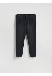 Reserved - Jeansy carrot slim z efektem sprania - czarny. Kolor: czarny #1