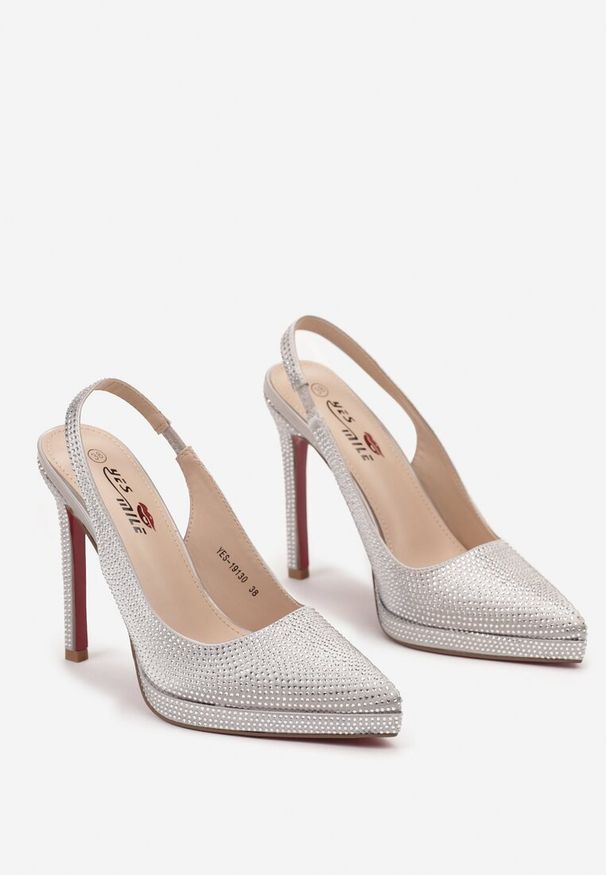 Renee - Srebrne Satynowe Sandały na Szpilce i Grubej Podeszwie z Ozdobnymi Cyrkoniami Lenaqia. Kolor: srebrny. Materiał: satyna. Obcas: na szpilce. Styl: klasyczny