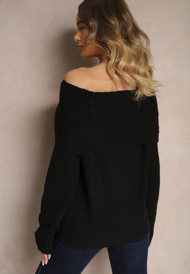 Renee - Czarny Klasyczny Golf z Wełną i Obszernym Kołnierzem Zemilda. Okazja: na co dzień. Typ kołnierza: golf. Kolor: czarny. Materiał: wełna. Długość rękawa: długi rękaw. Długość: długie. Styl: klasyczny