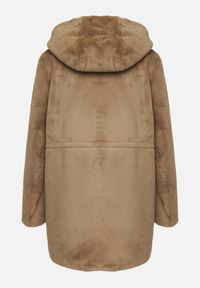 Born2be - Ciemnozielona Kurtka ze Sztucznego Futerka z Kapturem Innalitha. Typ kołnierza: kaptur. Kolor: zielony. Materiał: futro #4