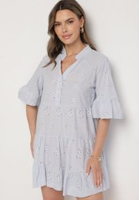 Born2be - Jasnoniebieska Bawełniana Sukienka z Haftowanej Tkaniny o Koszulowym Kroju z Falbanami Filidwena. Okazja: na co dzień. Typ kołnierza: kołnierzyk klasyczny. Kolor: niebieski. Materiał: tkanina, bawełna. Wzór: haft. Typ sukienki: koszulowe. Styl: boho, elegancki, casual, klasyczny #3