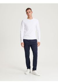 Reserved - Spodnie chino slim fit - granatowy. Kolor: niebieski. Materiał: tkanina, bawełna