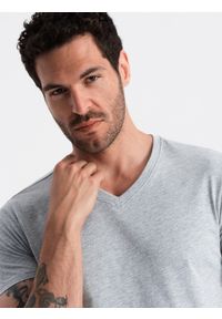 Ombre Clothing - Klasyczna męska bawełniana koszulka z dekoltem w serek BASIC – szary melanż V16. Typ kołnierza: dekolt w serek. Kolor: szary. Materiał: bawełna. Wzór: melanż. Styl: klasyczny #4