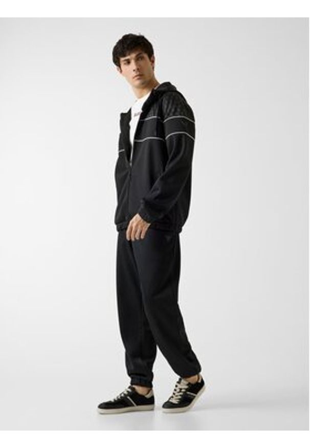 Guess Spodnie materiałowe 180799 Czarny Regular Fit. Kolor: czarny. Materiał: materiał