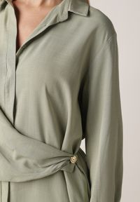 Born2be - Zielona Wiskozowa Sukienka Koszulowa z Marszczeniem i Guzikiem w Talii Lennatha. Okazja: na co dzień. Kolor: zielony. Materiał: wiskoza. Typ sukienki: koszulowe. Styl: casual, elegancki, klasyczny #5