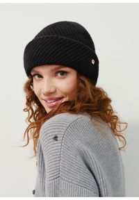 Ochnik - Czarna czapka zimowa damska. Kolor: czarny. Materiał: akryl. Sezon: zima #1