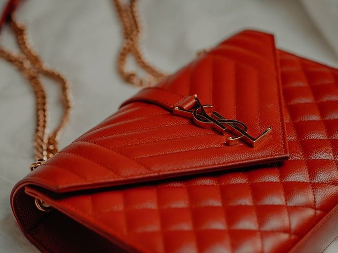 Yves Saint Laurent – geniusz krawiectwa i projektant z wizją
