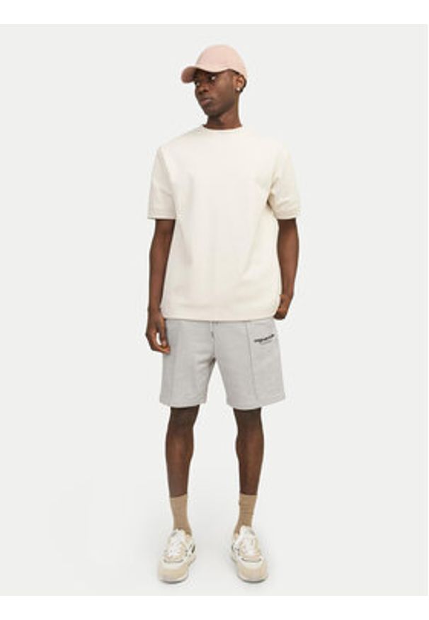 Jack & Jones Szorty sportowe Vesterbro 12252251 Beżowy Relaxed Fit. Kolor: beżowy. Materiał: syntetyk, bawełna. Styl: sportowy