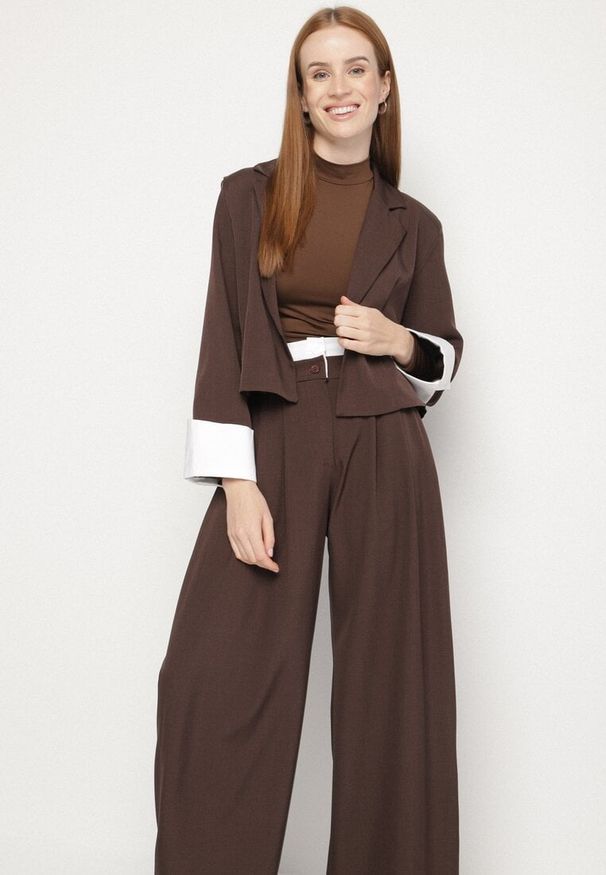 Born2be - Ciemnobrązowy Komplet Garniturowy Marynarka i Spodnie z Kontrastowymi Wstawkami Daviraya. Kolor: brązowy