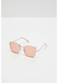 MOODO - Okulary przeciwsłoneczne ozdobione metalowymi elementami pudrowo-różowe. Kolor: różowy. Materiał: akryl. Wzór: aplikacja #1
