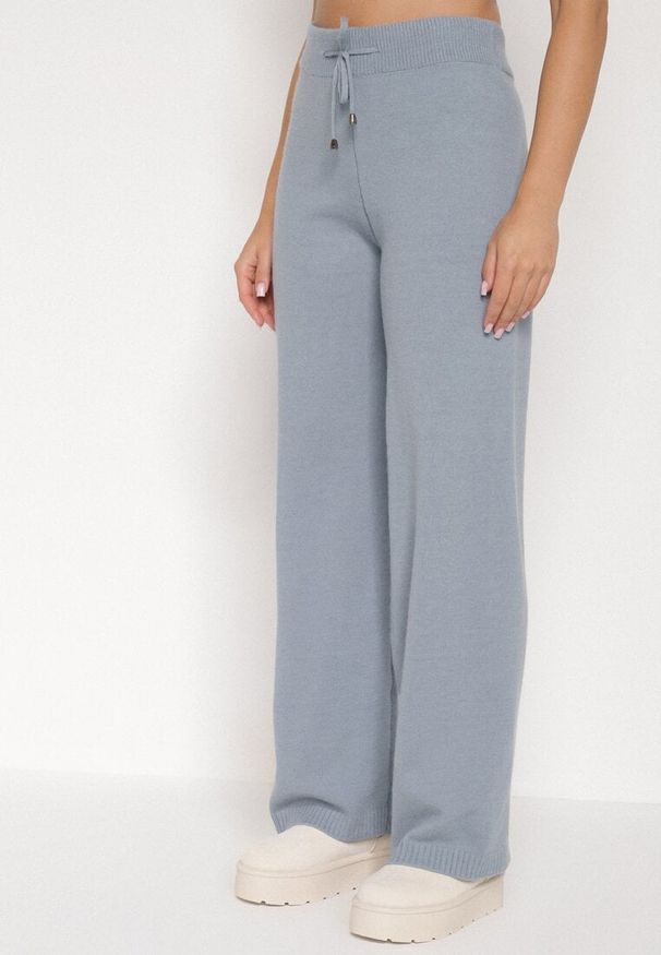 Born2be - Niebieski Komplet z Wełną i Bawełną Sweter w Paski i Szerokie Spodnie Neveena. Kolor: niebieski. Materiał: wełna, bawełna. Wzór: paski