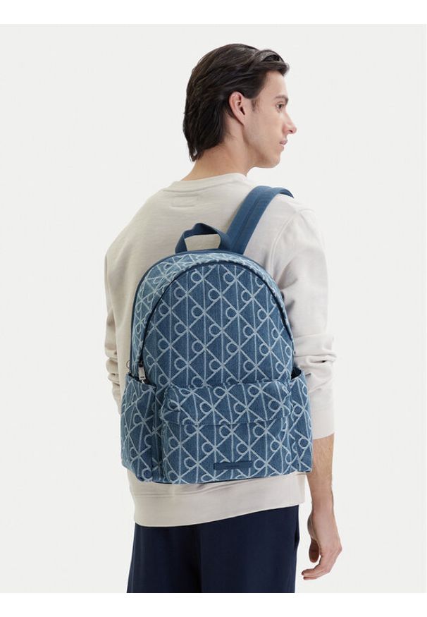 Calvin Klein Plecak Emblem Aop Denim Round Backpack LV04D3429G Niebieski. Kolor: niebieski. Materiał: materiał