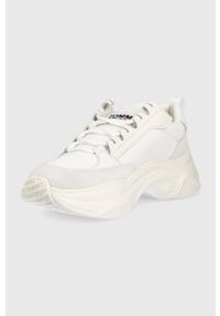 Tommy Jeans sneakersy kolor biały. Nosek buta: okrągły. Zapięcie: sznurówki. Kolor: biały. Materiał: guma. Obcas: na platformie #5