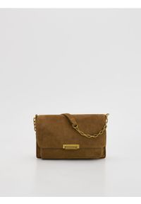 Reserved - Zamszowa torebka na ramię - beżowy. Kolor: beżowy. Materiał: zamszowe. Rodzaj torebki: na ramię #1