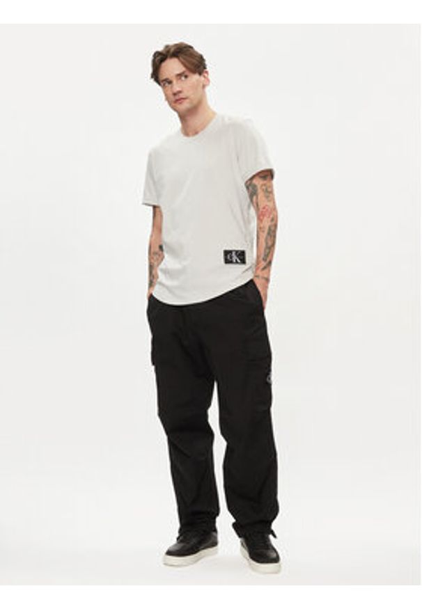Calvin Klein Jeans T-Shirt J30J323482 Szary Regular Fit. Kolor: szary. Materiał: bawełna