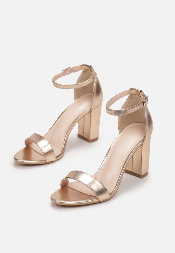 Renee - Szampańskie Sandały Bargaining. Zapięcie: pasek. Kolor: złoty. Obcas: na obcasie. Wysokość obcasa: wysoki