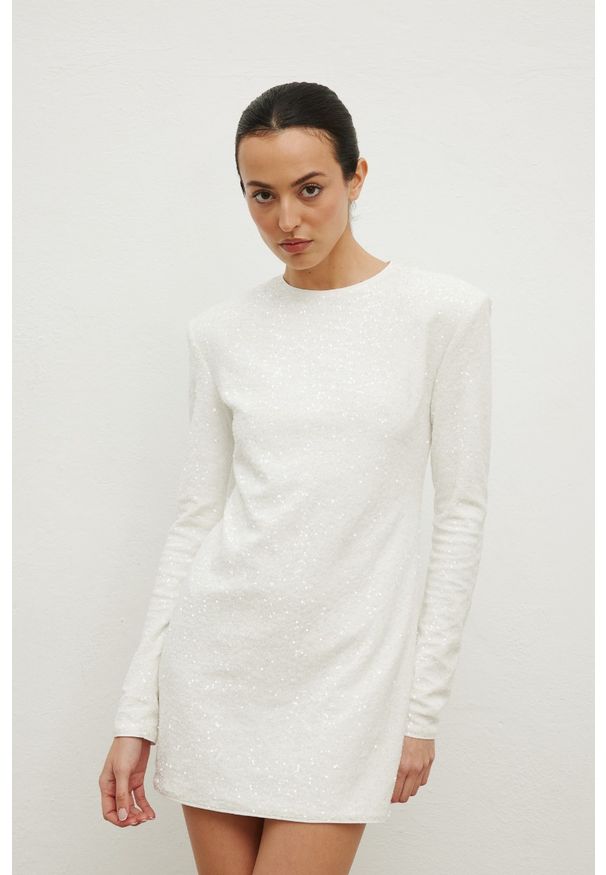 Marsala - Sukienka z cekinami w kolorze CREM- CONFETTI. Okazja: na imprezę. Materiał: poliester, elastan. Wzór: gładki. Styl: klasyczny, elegancki. Długość: mini