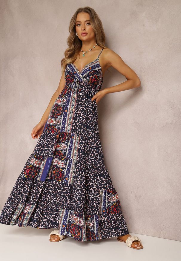 Renee - Granatowa Sukienka z Wiskozy Fihi. Kolor: niebieski. Materiał: wiskoza. Długość rękawa: na ramiączkach. Wzór: kolorowy. Typ sukienki: kopertowe. Styl: boho. Długość: maxi