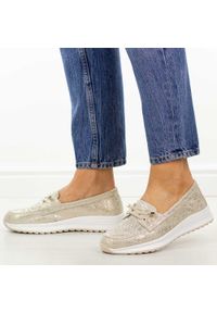 Złote ażurowe skórzane półbuty damskie Filippo Dp7651/26. Okazja: na co dzień, na spacer. Nosek buta: okrągły. Zapięcie: bez zapięcia. Kolor: złoty. Szerokość cholewki: normalna. Wzór: ażurowy. Materiał: skóra. Sezon: wiosna, lato, jesień. Styl: elegancki, casual, klasyczny, sportowy #1