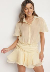 Born2be - Żółta Koszulowa Sukienka z Krótkim Rękawem i Falbankami Miradira. Okazja: na co dzień. Typ kołnierza: kołnierz z falbankami. Kolor: żółty. Długość rękawa: krótki rękaw. Wzór: aplikacja. Typ sukienki: koszulowe. Styl: klasyczny, casual, elegancki #6