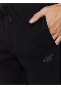 4f - 4F Spodnie dresowe H4Z22-SPMD351 Czarny Regular Fit. Kolor: czarny. Materiał: bawełna, dresówka