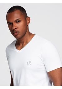 Ombre Clothing - Męski t-shirt V-neck SLIM FIT z elastanem i printem – biały V2 OM-TSBC-0221 - XXL. Okazja: na co dzień. Typ kołnierza: dekolt w serek. Kolor: biały. Materiał: elastan. Wzór: nadruk. Styl: casual