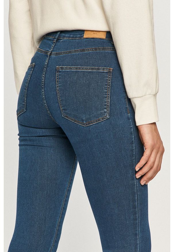 Vero Moda - Jeansy Judy. Kolor: niebieski