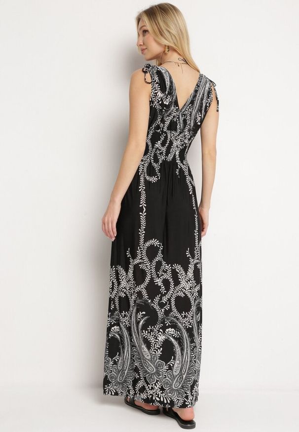 Born2be - Czarna Sukienka z Ornamentalnym Wzorem Gumką w Talii i Sznurkami na Ramionach Avemina. Kolor: czarny. Styl: elegancki, klasyczny