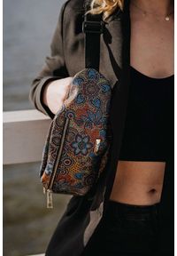 Nerka szetka SHE 702/a kolorowa. Wzór: kolorowy. Materiał: skórzane. Styl: elegancki, casual