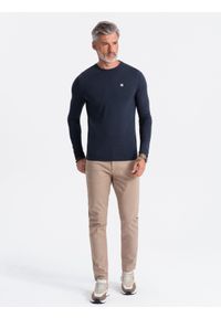 Ombre Clothing - Longsleeve męski z elastanem sygnowany z okrągłym dekoltem - granatowy V2 - Rozmiar: M. Kolor: niebieski. Materiał: elastan. Długość rękawa: długi rękaw. Wzór: gładki, jednolity. Styl: klasyczny #6