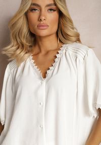 Renee - Biała Koszula Zapinana na Guziki z Ozdobną Koronką Willona. Kolor: biały. Materiał: koronka. Wzór: koronka