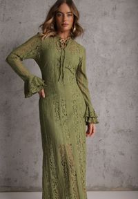 Renee - Zielona Taliowana Sukienka z Koronki Zdobiona Wiązaniem przy Szyi Terienna. Okazja: na imprezę. Kolor: zielony. Materiał: koronka. Długość rękawa: na ramiączkach. Wzór: aplikacja, koronka. Sezon: lato. Typ sukienki: oversize #8