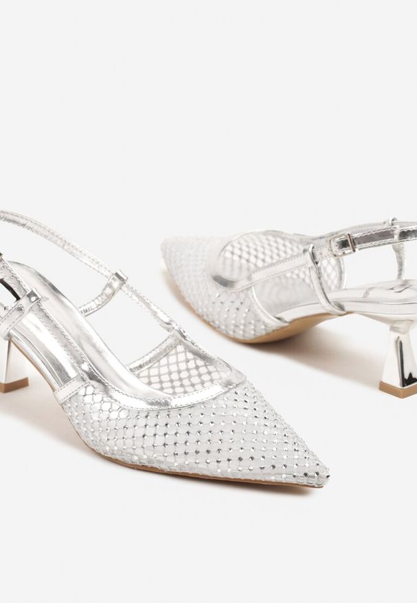 Renee - Srebrne Sandały na Kaczuszce Slingback z Siateczkową Cholewką i Cyrkoniami Velionna. Zapięcie: sprzączka. Kolor: srebrny. Obcas: na szpilce. Wysokość obcasa: średni