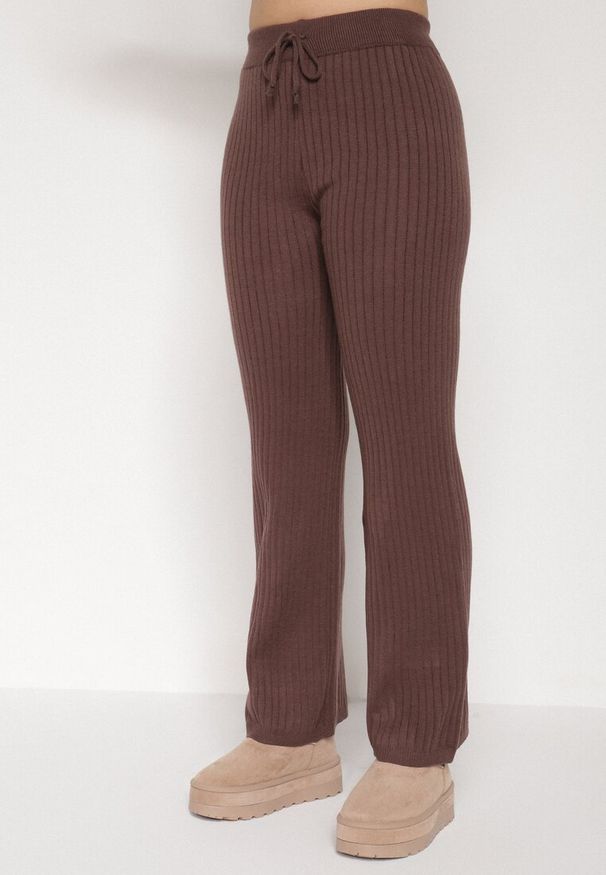 Born2be - Brązowy Komplet Dzianinowy z Bawełną Spodnie Kamizelka i Długi Kardigan Meviravia. Kolor: brązowy. Materiał: bawełna, dzianina