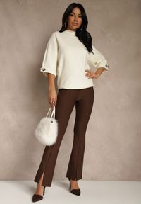 Renee - Jasnobeżowy Sweter z Cyrkoniami przy Rękawach Corentusa. Okazja: na co dzień. Kolor: beżowy. Materiał: jeans. Wzór: aplikacja. Styl: casual, elegancki #3