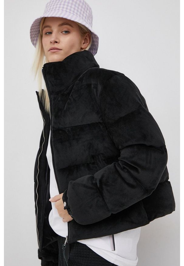Superdry Kurtka puchowa damska kolor czarny zimowa. Okazja: na co dzień. Kolor: czarny. Materiał: puch. Wzór: gładki. Sezon: zima. Styl: casual