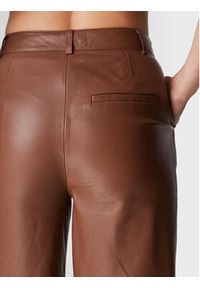 GESTUZ - Gestuz Spodnie skórzane Agatagz 10905887 Brązowy Regular Fit. Kolor: brązowy. Materiał: skóra #3