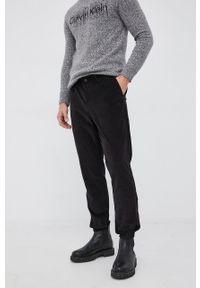 Calvin Klein Jeans Spodnie sztruksowe J30J318516.4890 męskie kolor czarny joggery. Kolor: czarny. Materiał: sztruks. Wzór: gładki #2