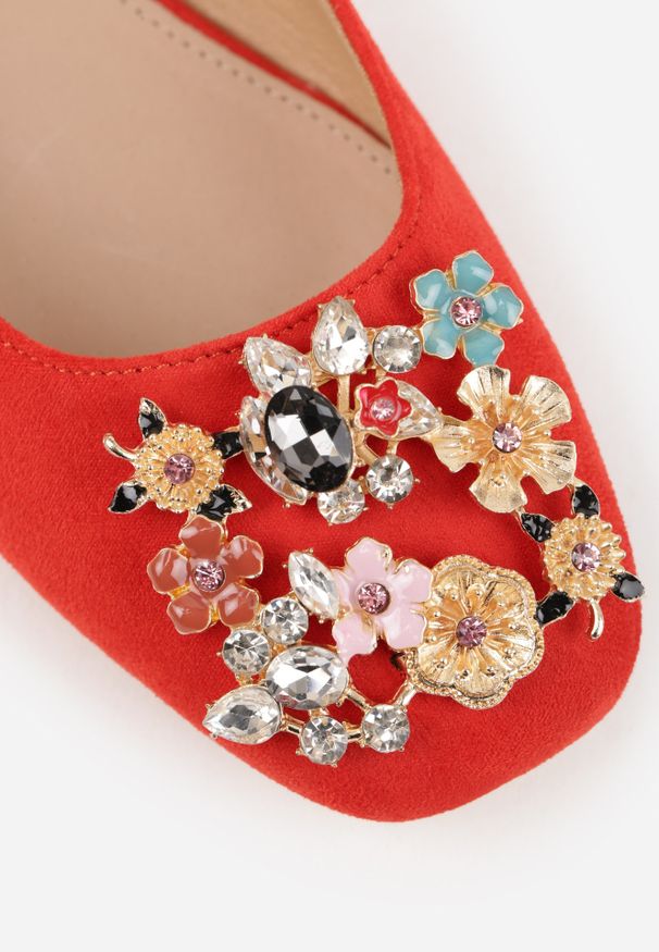 Renee - Czerwone Czółenka Slingnback Vices z Cyrkoniami i Wkładką ze Skóry Eklina. Okazja: na co dzień. Kolor: czerwony. Materiał: skóra. Obcas: na obcasie. Styl: casual, elegancki, klasyczny, wizytowy. Wysokość obcasa: średni