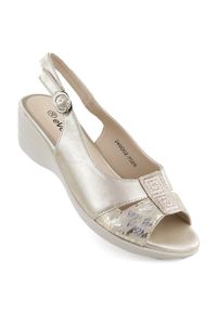 Sandały damskie na koturnie złote eVento 7028. Kolor: złoty. Materiał: skóra ekologiczna. Obcas: na koturnie #1