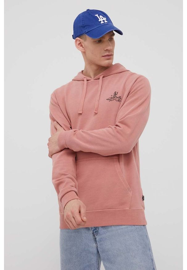 Billabong bluza męska kolor różowy z kapturem z nadrukiem. Typ kołnierza: kaptur. Kolor: różowy. Materiał: dzianina. Wzór: nadruk